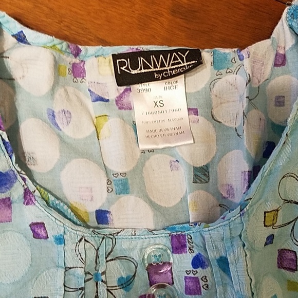 Cherokee Scrub top in Blue With Print Design In Gentlt Used Condition - Picture 4 of 8